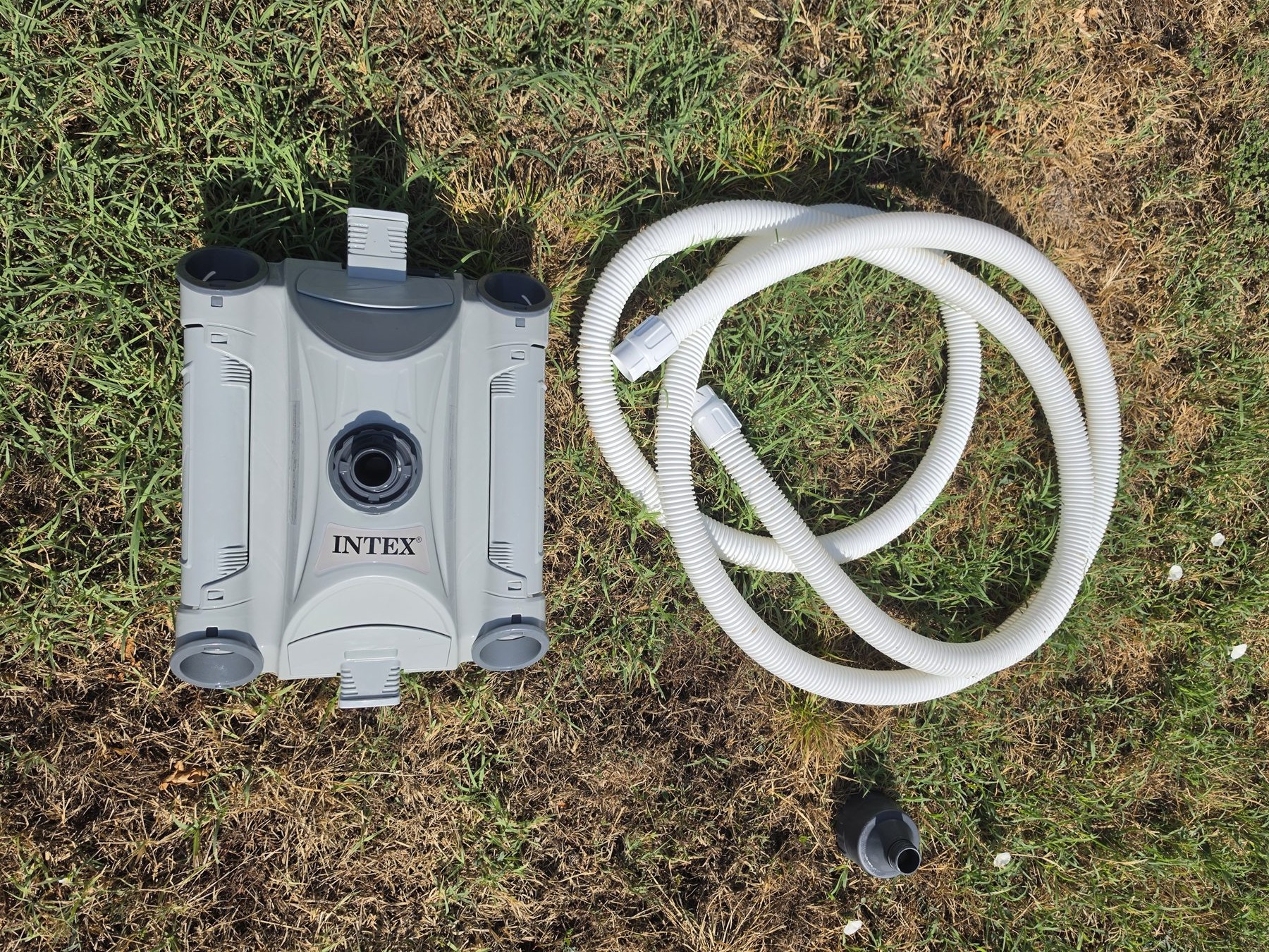 Robot Intex ZX50 avec son tuyau et ses raccords